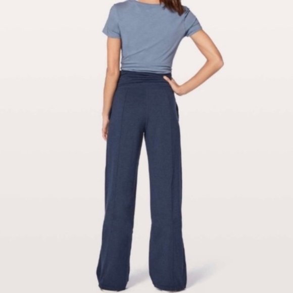 EUC lululemon Athletic "Take It Easy Pants" - Picture 4 of 9